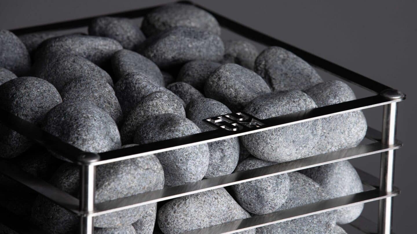 Close-up of the steel bars at the top of a HUUM CLIFF holding rounded grey stones